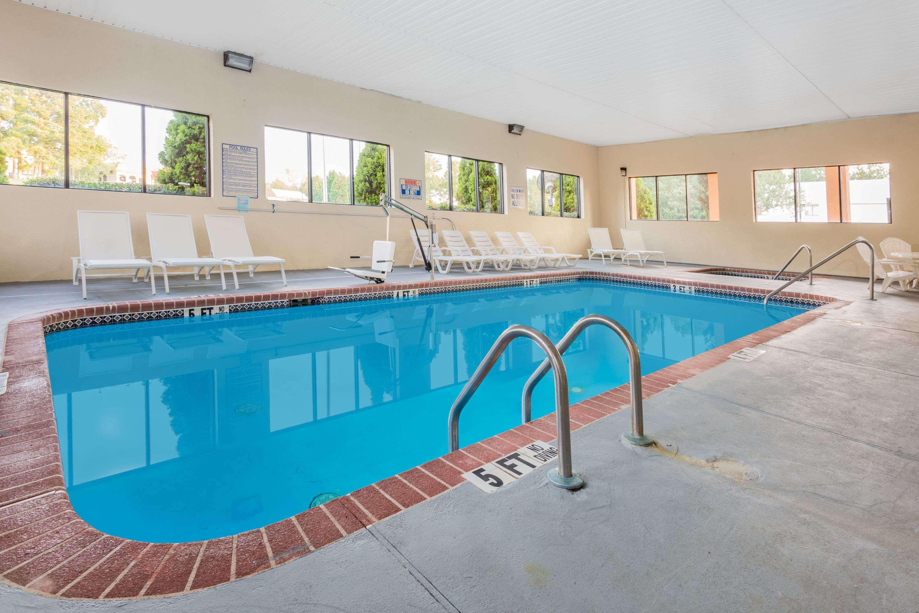 Days Inn & Suites By Wyndham Peachtree Corners Norcross Zewnętrze zdjęcie