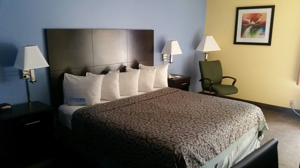 Days Inn & Suites By Wyndham Peachtree Corners Norcross Zewnętrze zdjęcie